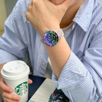 アイスウォッチ新作「アイス クリアサンセット」のパープルグリーン（ビヨンクール提供）