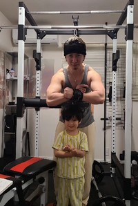 松本さんと愛する息子さん／松本拓馬さん（@ takuma_matsumoto_）提供