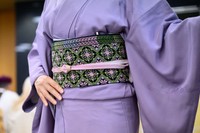 ファッションショーで披露されたパレスチナ刺繡帯=2025年5月、東京都渋谷区、小山幸佑撮影