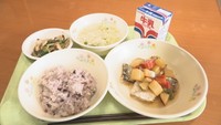 「銀座ろくさん亭」のシェフ・舘野雄二さんがメニューを考案した給食