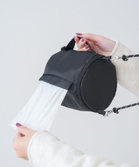 スリーコインズの「トラベルトイレットペーパーケース」（パル提供）