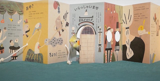 扉から顔を出すスーちゃん（画像提供：カトウカエさん）
