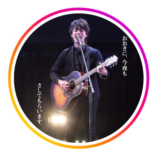 お笑いコンビ「アイロンヘッド」辻井亮平さんの公式インスタグラムから