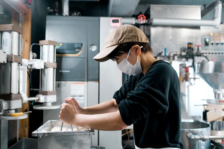 こまめなコミュニケーションで従業員のスキルも上がっています（平尾とうふ店提供）
