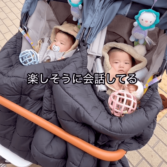 お出かけを楽しむ双子ちゃん（提供：@twins_deaf8さん）