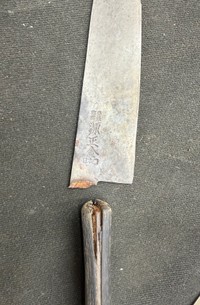 根元からポキッと…持ち込まれた包丁（横須賀菊秀刃物店提供）