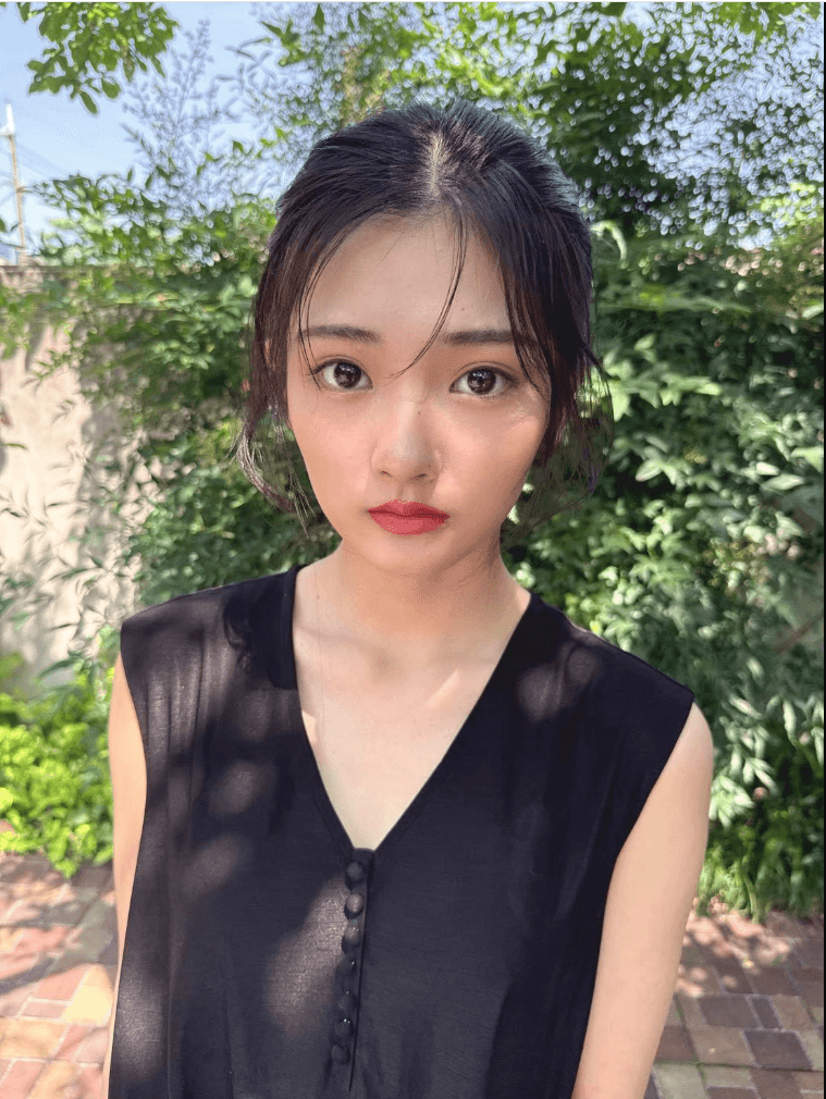 「FLASH」（26年9月15日発売号）に登場した舞香のオフショット　本人のX（@i_maika1121
）より