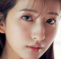 斉藤里奈（撮影／唐木貴央　ヘアメイク／新井祐美子　スタイリング／八杉直美）