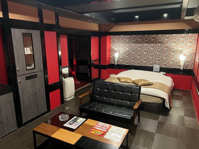 部屋はモダンで広々！（野村泰紀さん提供）