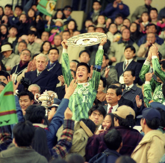 Ｊリーグ初代王者に輝き喜ぶヴェルディ川崎・三浦知良