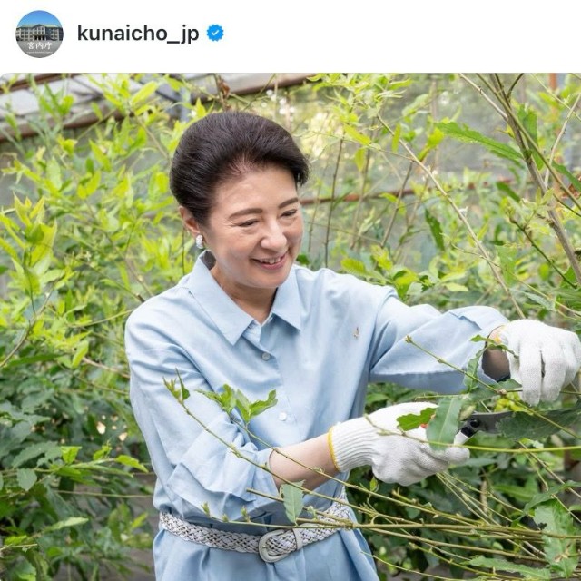 皇后陛下が養蚕に取り組まれる様子（宮内庁の公式インスタグラムから）