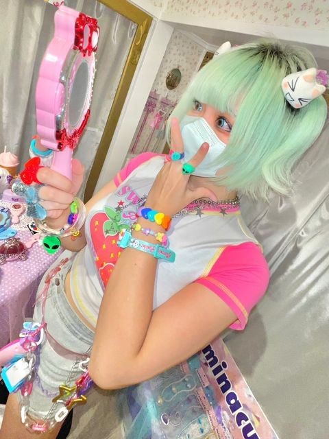 平成カルチャーを取り入れたスタイリングも（画像提供：ゆみゆみやみいさん）