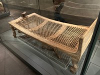 こんなベッドが3000年以上前に作られていたとは…（有村元春さん提供）