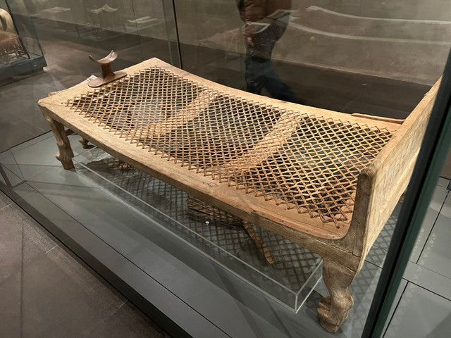 こんなベッドが3000年以上前に作られていたとは…（有村元春さん提供）