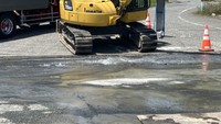 笠岡市で地下の水道管が損傷し市道に漏水　今後断水の可能性も　岡山