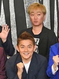 スピードワゴンの井戸田潤と小沢一敬＝2023年5月撮影