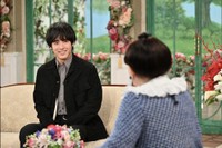 「徹子の部屋」  (右から)黒柳徹子、赤楚衛二＝テレビ朝日提供