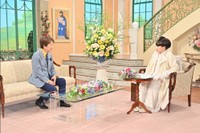5月27日放送の「徹子の部屋」に出演する三田明（左）と、司会の黒柳徹子＝提供