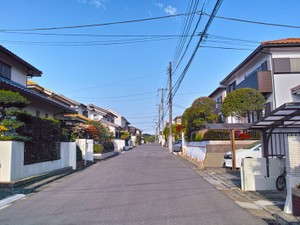 相続する実家は売るといくらになる？ 土地の価格を調べる方法を紹介