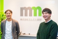 株式会社エムエム総研取締役の米田光雄さん（左）とビジネストランスフォーメーションDiv.カスタマーサクセスグループの齋藤寛太さん
