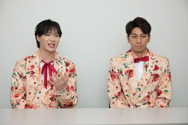 SHOW-WAの塩田将己（左）と山本佳志＝撮影・坂部計介