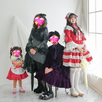ロリィタファッションに身を包んだ四世代で撮影された家族写真／るかちさん（@LArc_X7）提供