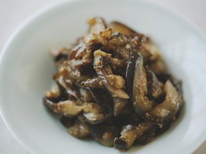 寿木けいさん「私の一品」　ふるさとの味「なすびのよごし」シンプルでダイナミック、熱々の白いご飯にのせて