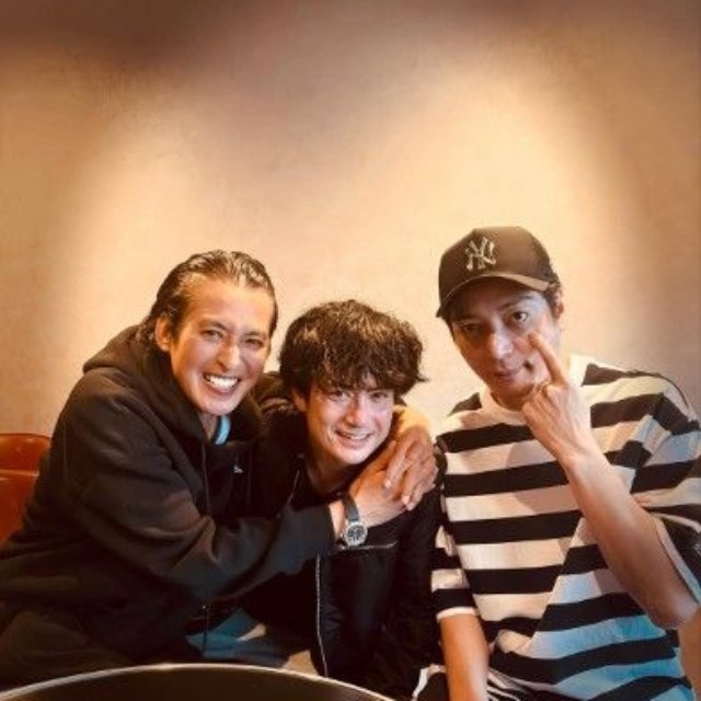 光GENJIの3ショットだ！大沢樹生、元メンバー2人との仲良し画像公開