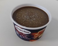 ハーゲンダッツ「薫るナッティキャラメル スモーキー仕立て」