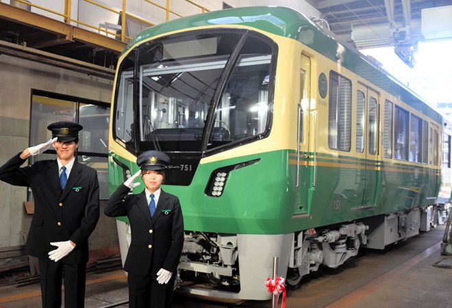 New Enoshima Electric train to roll in crowded Kamakura