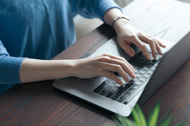 落ち着いて作業したいですね。※画像はイメージです（maru54/stock.adobe.com）