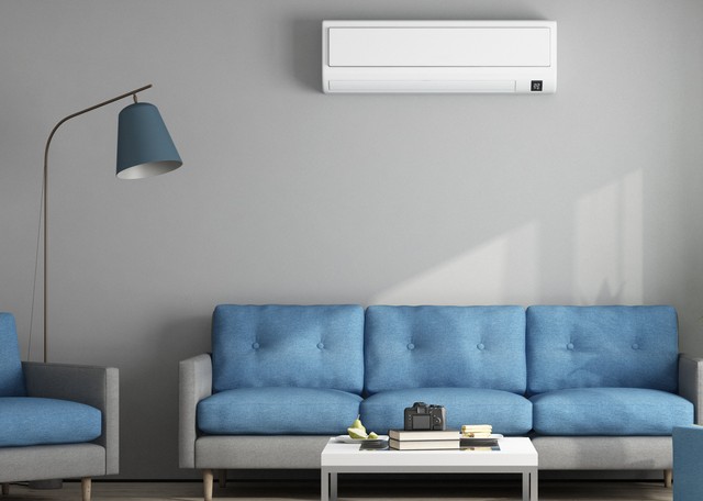 エアコン使用時に咳やくしゃみが出るのを防ぐためには「エアコン掃除」も大切※画像はイメージです（archideaphoto/stock.adobe.com）