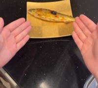 鮎は焼いて塩を振るだけのシンプルな味付け／ほぼ調理しない妻さん（@tekitou_ok）提供