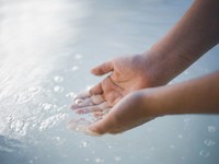 「恋愛経験が少ないのはおかしい」 「今から世界一周なんて」という空気を作るのは誰？