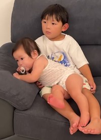 もぞもぞ…動き始めたうーちゃん（提供：＠kazufam.kidslifeさん）
