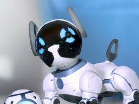 ソフトバンクが犬型ロボット　声に反応、接し方で性格が変化