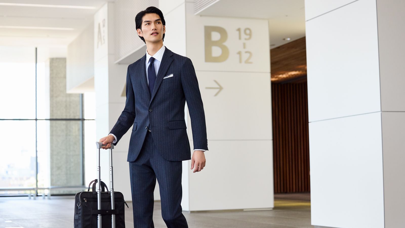 秋からのビジネススタイルは<br>ジャージースーツが大本命