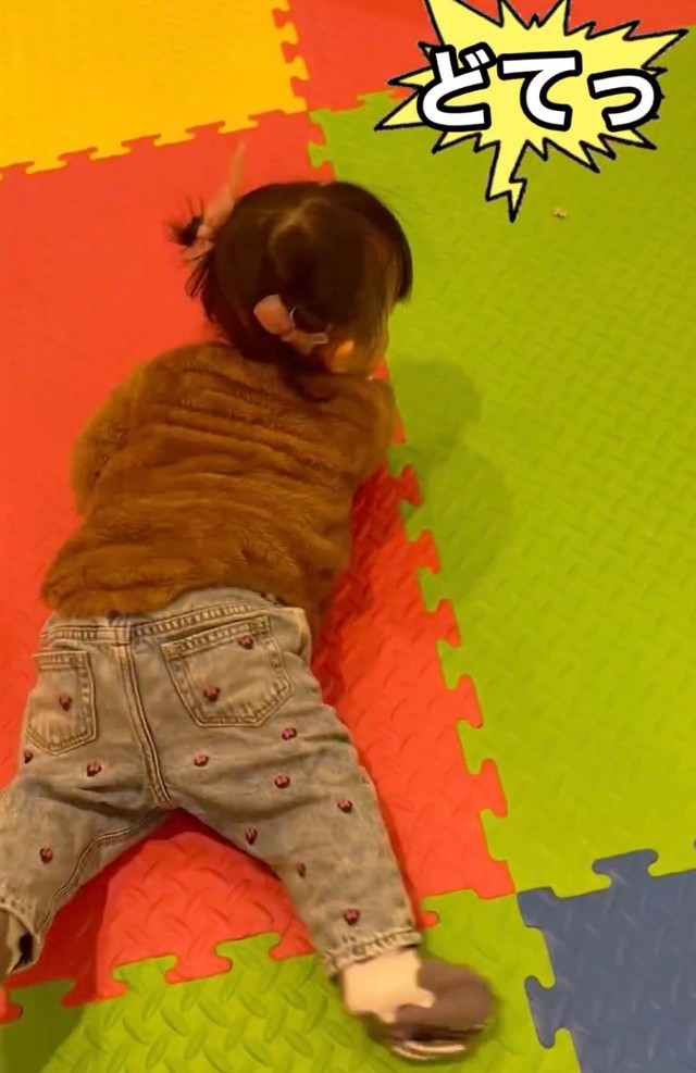 転んでもすぐに起き上がって走り出すこはるちゃん（提供：@koharu13iyoriさん）