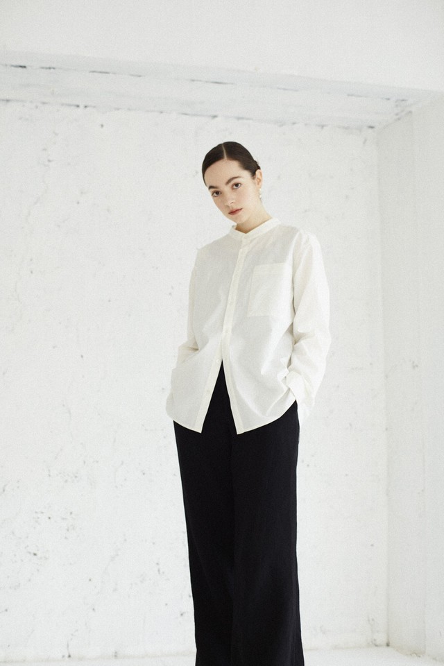 coxcoのカラーレスシャツ