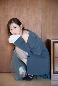 『植村あかりフォトブック ふたたび』（©KADOKAWA/撮影：佐野円香）