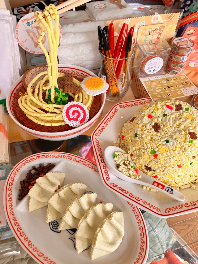餃子も美味しそう！（おすし雑貨研究所、松提供）