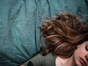 笑われた癖っ毛を矯正した。鏡に映った私は全然嬉しそうじゃなかった