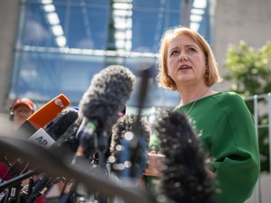 性別と名前の変更　自分の意思だけで可能に　自己決定法案とトランス差別に揺れるドイツ