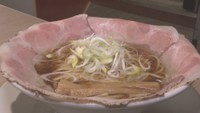 ラーメン大戦争の関西だし醤油ラーメン「ピストル」（890円）