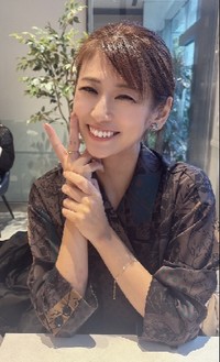 ２０代当時の〝洗脳〟体験を振り返ったグラビアアイドルで実業家の小阪由佳