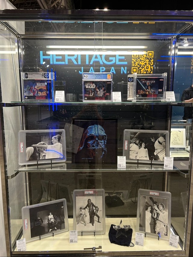 展示された「スター・ウォーズ」のお宝グッズの数々＝千葉県の幕張メッセ