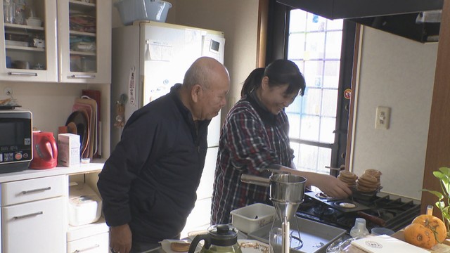 円座焼きを開発している様子（2024年撮影）