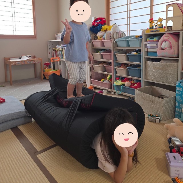 ケンカもするけど仲良しな2人（提供：ぴぴこ☺︎ 7y👧+3y👦さん）※画像の一部を加工しています