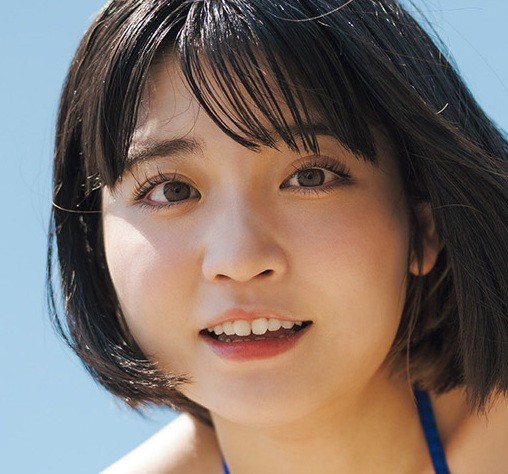 根本凪（撮影：鈴木ゴータ　ヘアメイク：塩田結花（JULLY）　スタイリング：井岡直子　撮影協力：三日月シーパークホテル勝浦）