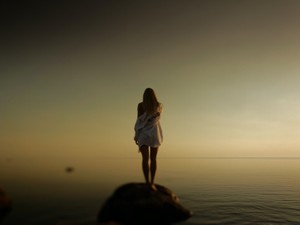 「もう限界」通院しても治らない原因不明の毛嚢炎は心のSOSだった